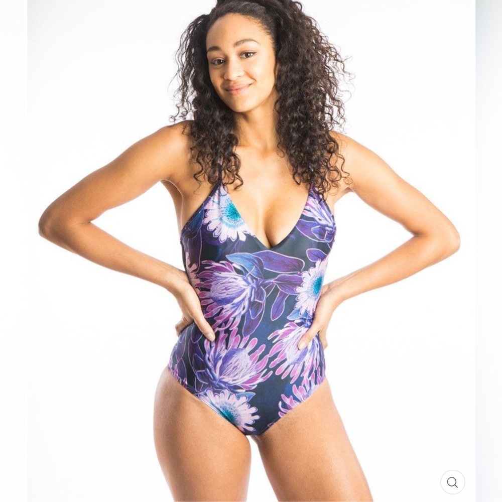 Sensi Graves Bikinis NWT